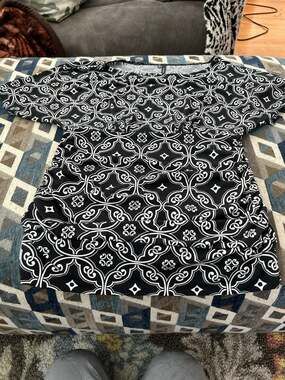 Maurice’s shirt size medium